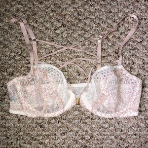 Sexy lined front-hook bra from VS